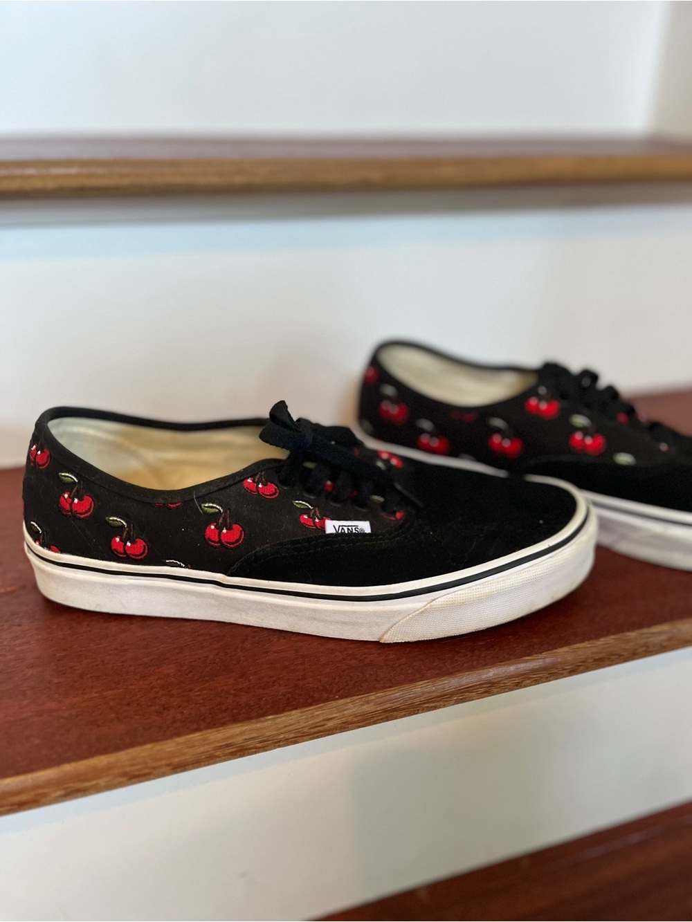 Vans Black Canvas Sneakers Embroidered Red Cherries Size Women 9.5 or Men’s 8 - Picture 4 of 9